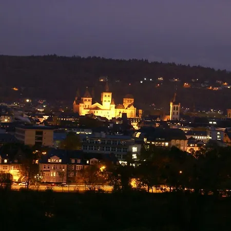 Logenplatz Ueber * Trier